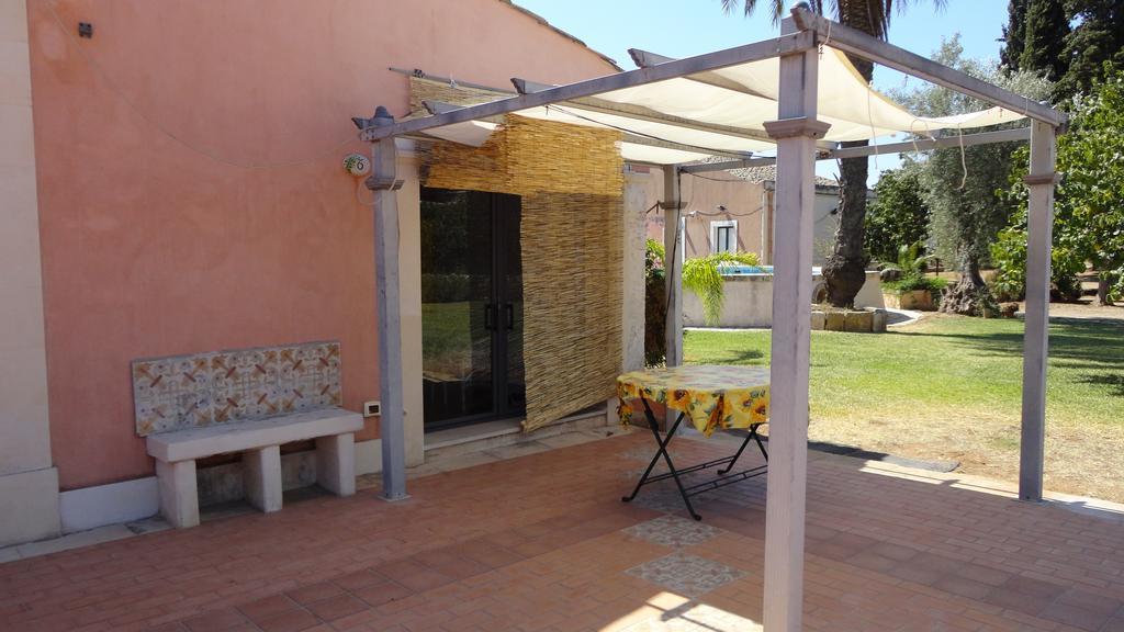 La Taverna Floridia Exterior foto